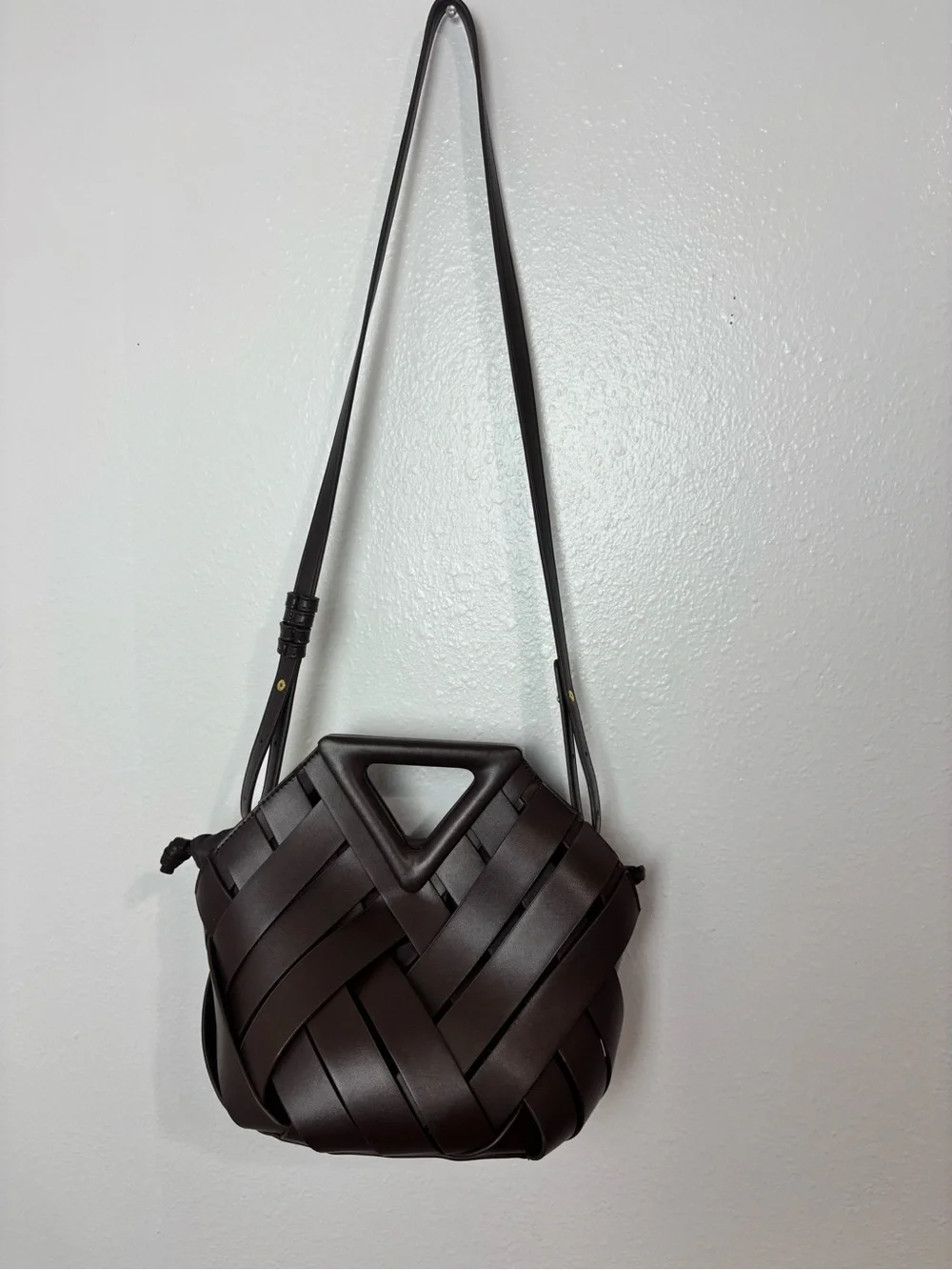 Verano Hill Brown Woven Handbag